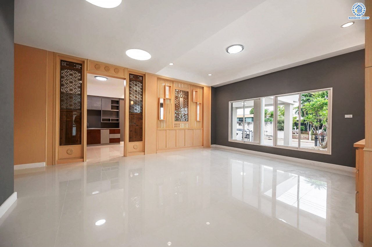 บ้านเดี่ยวมือสอง โครงการ เดอะวอเตอร์เฮ้าส์ กาญจนาฯ-บางบอน รองรับทุกความสุข เนื้อที่ 117.1 ตร.ว. ฟังก์ชัน 5 ห้องนอน 4 ห้องน้ำ 1 ห้องอเนกประสงค์ 1 ห้องแม่บ้าน จอดรถได้ 1 คัน บนทำเลใกล้รถไฟฟ้าสายสีน้ำเงิน "สถานีหลัก2" และจุดขึ้นทางด่วน "พระราม2" และ The Mall บางแค